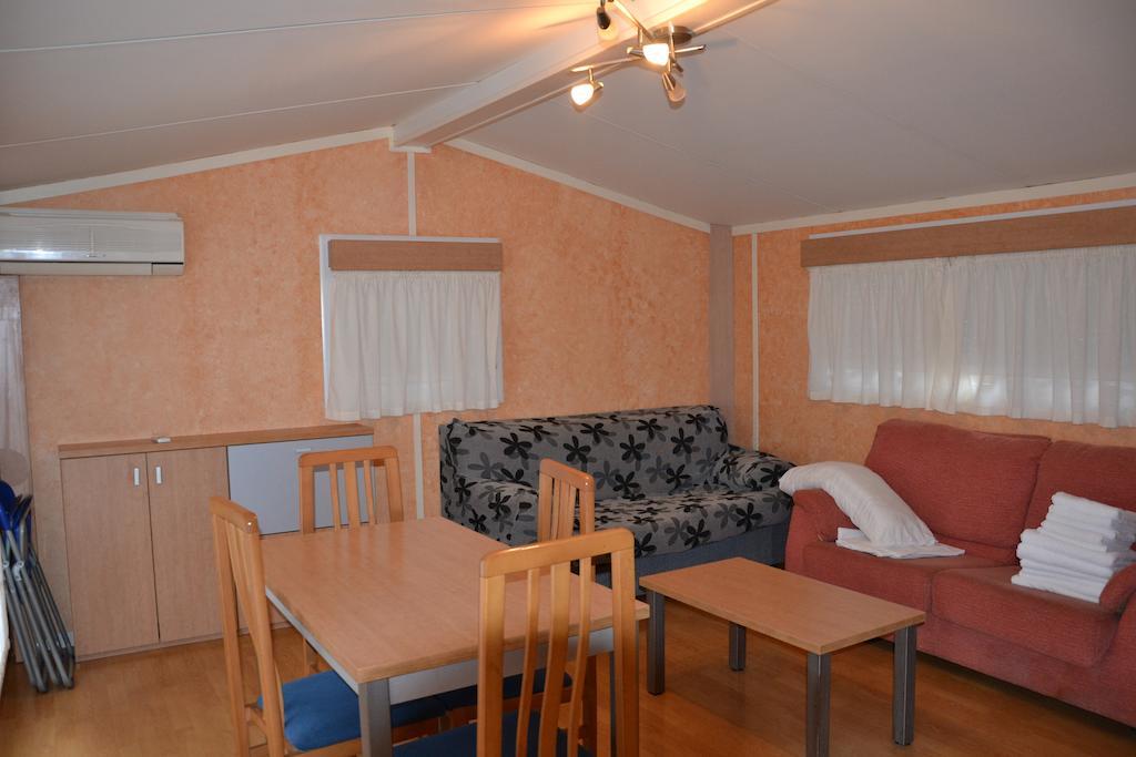 Camping Fuentes Blancas บูร์โกส ภายนอก รูปภาพ